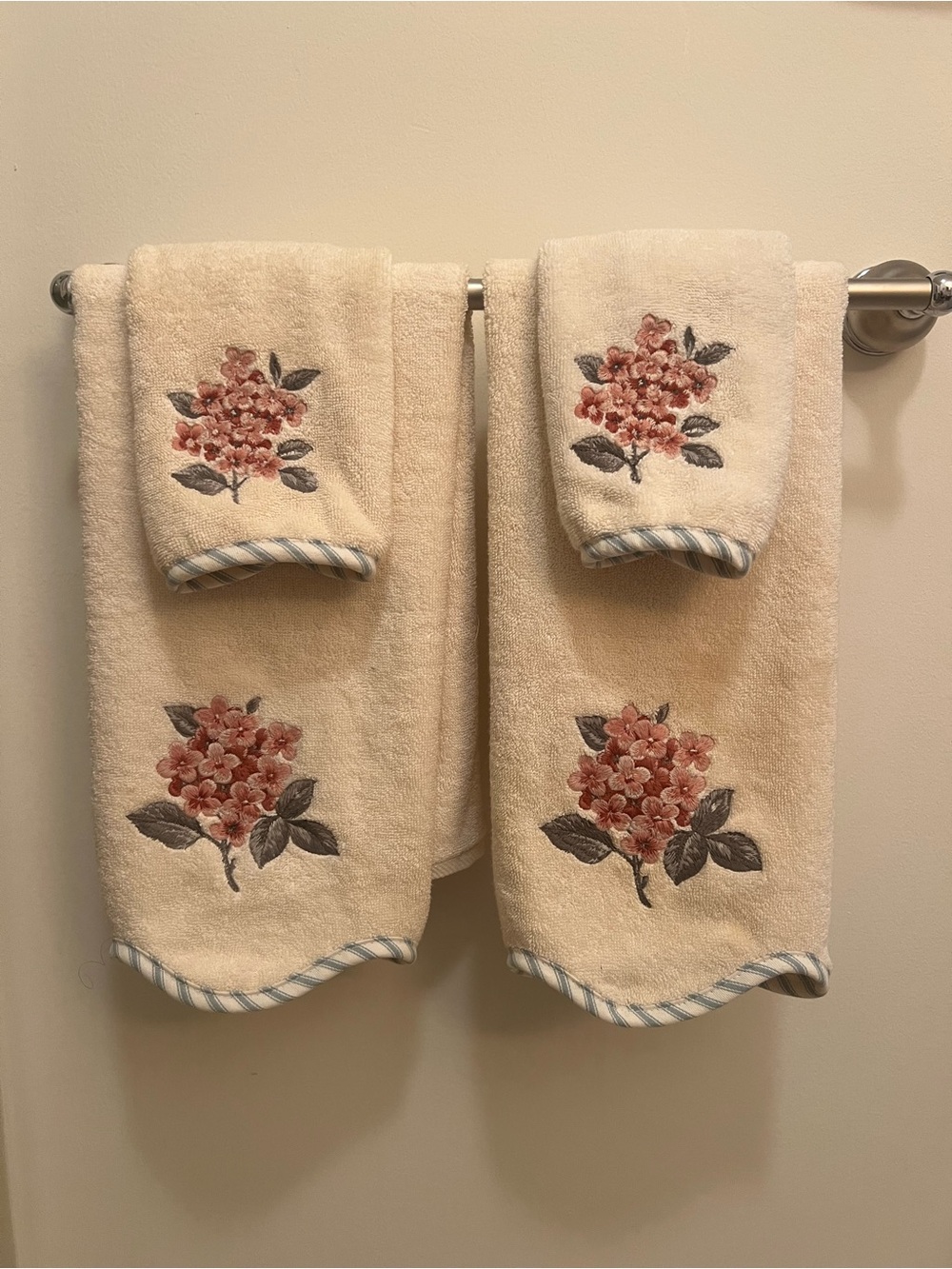 Ralph Lauren Cream Bath Towel Set with Pink Floral Embroidery